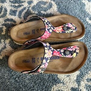Navy floral Gizeh Birkenstocks